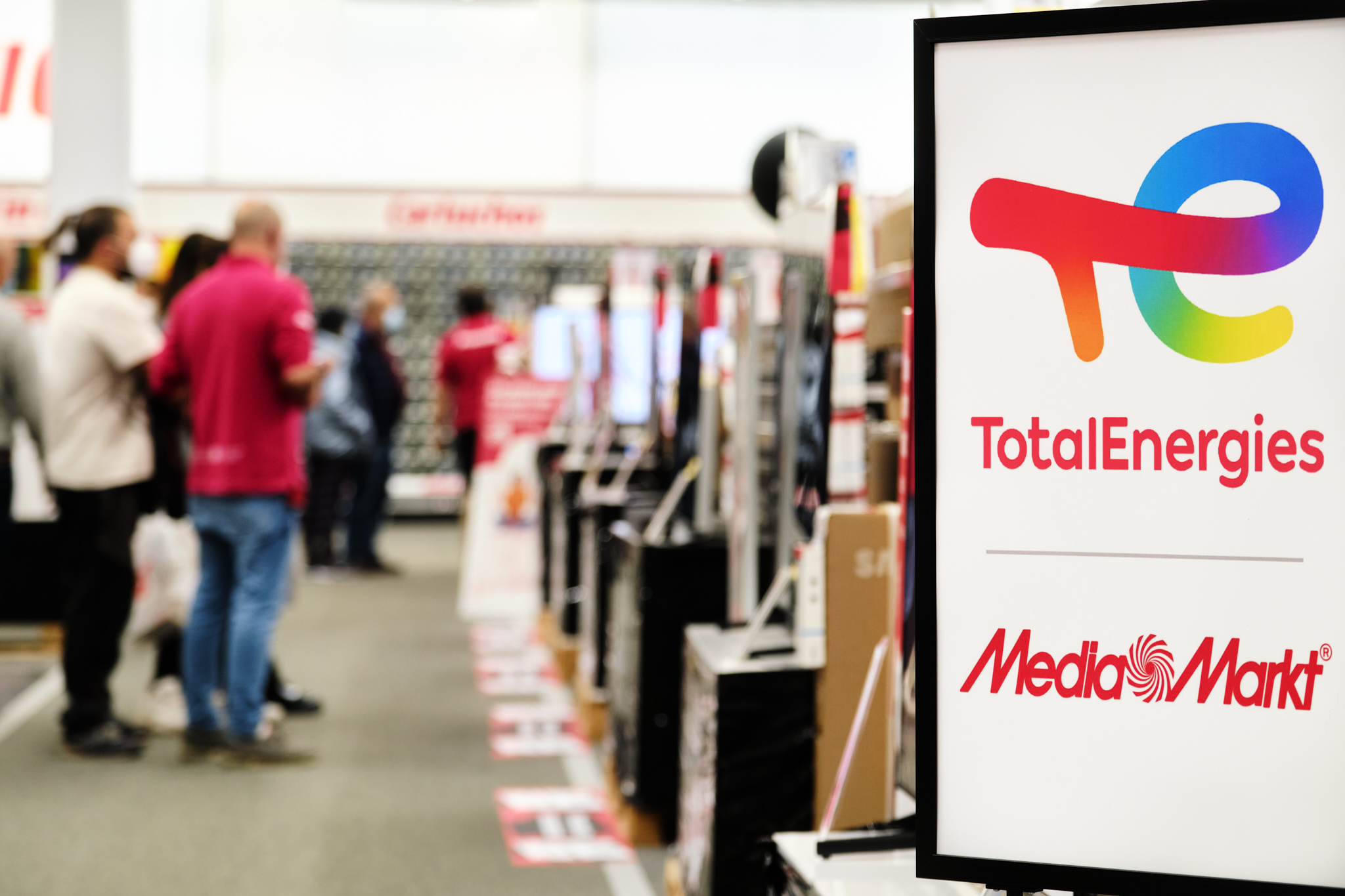 Stand TotalEnergies y Mediamarkt