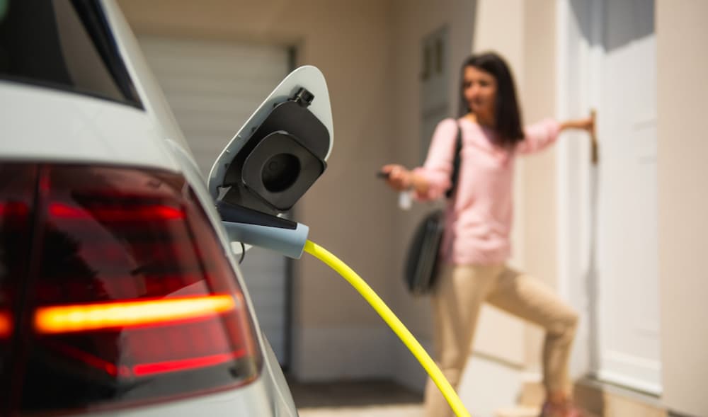 Qué necesitas para cargar un coche eléctrico?