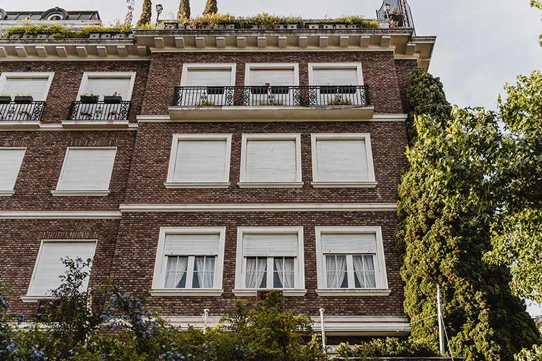 Fachada de un edificio residencial.