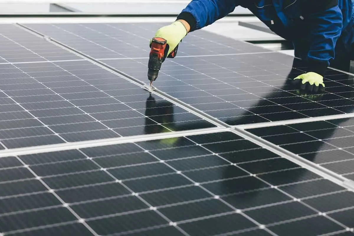 instalación de placas solares con totalenergies