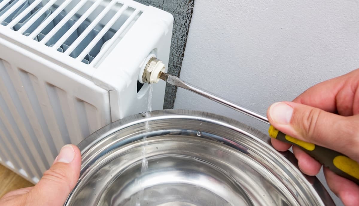 Cómo purgar los radiadores de calefacción, ¡técnica fácil y rápida!