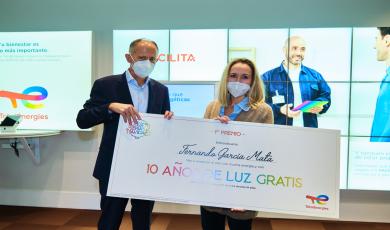 Un gijonés, ganador del sorteo de 10 años de luz gratis de TotalEnergies