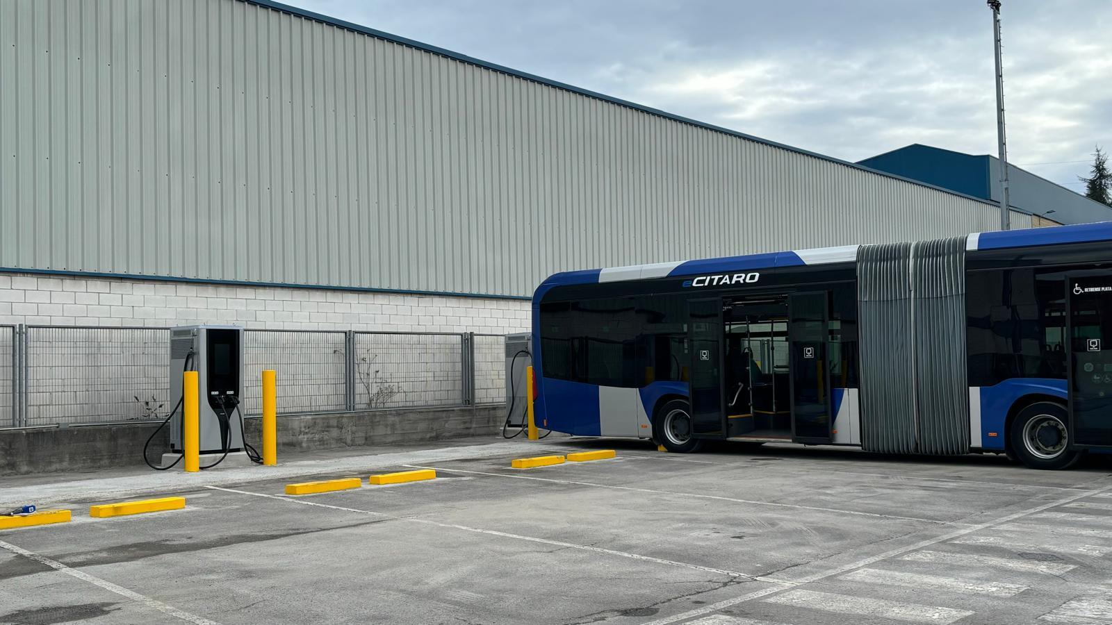 totalenergies instala 70 puntos de recarga ultrarrápida para los autobuses urbanos eléctricos de oviedo