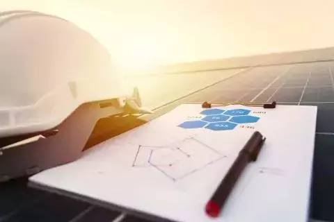 instalación de placas solares para la industria con totalenergies