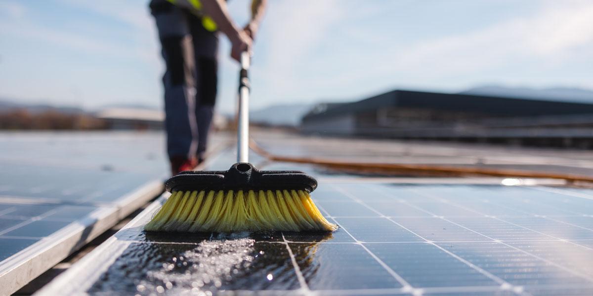mantenimiento de placas solares