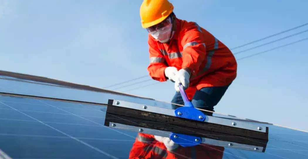 mantenimiento placas solares hogares autoconsumo limpieza